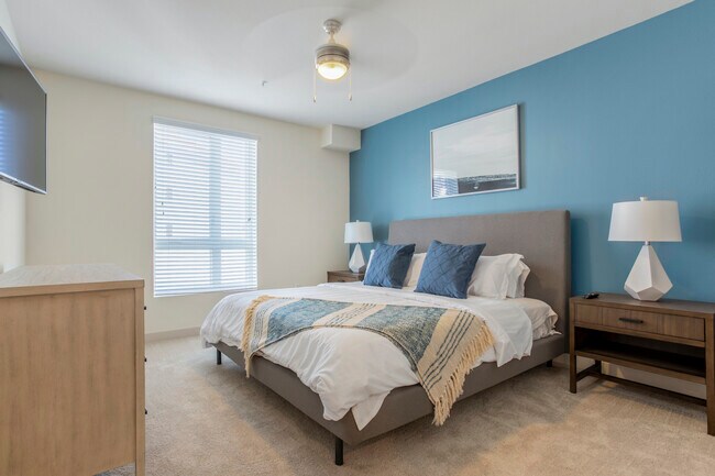 Foto del edificio - 1288 E Hillsdale Blvd