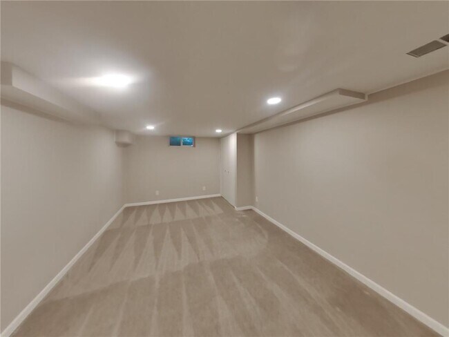 Building Photo - 7539 Park Ave