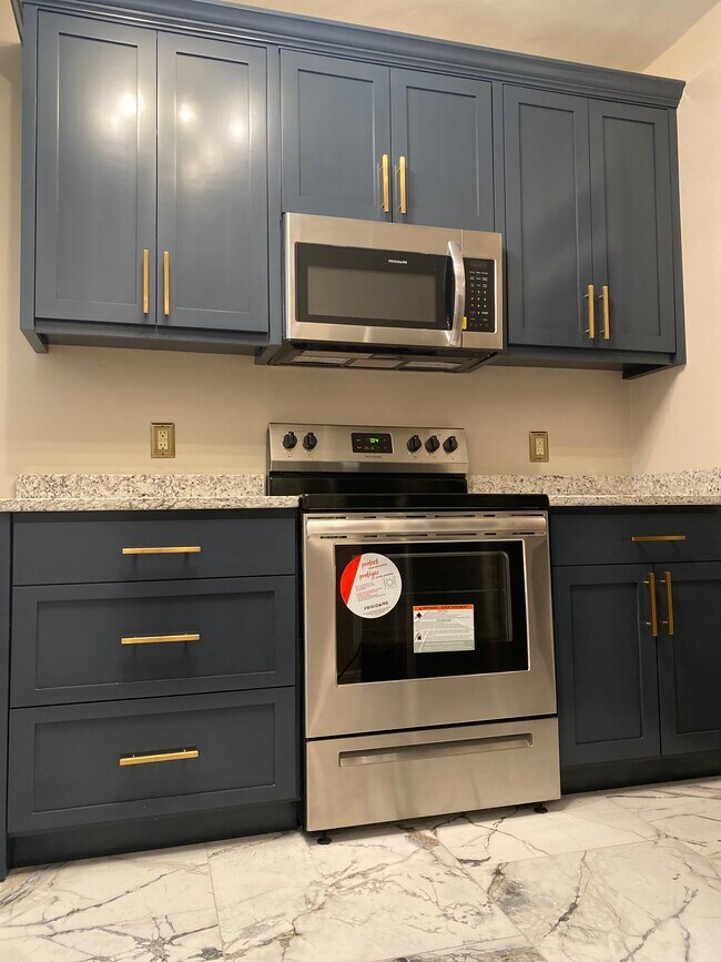 Kitchen - 3727 Duncan St