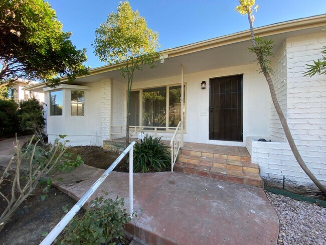 Building Photo - JANUARY MOVE IN! Large house on Julie! (Le...