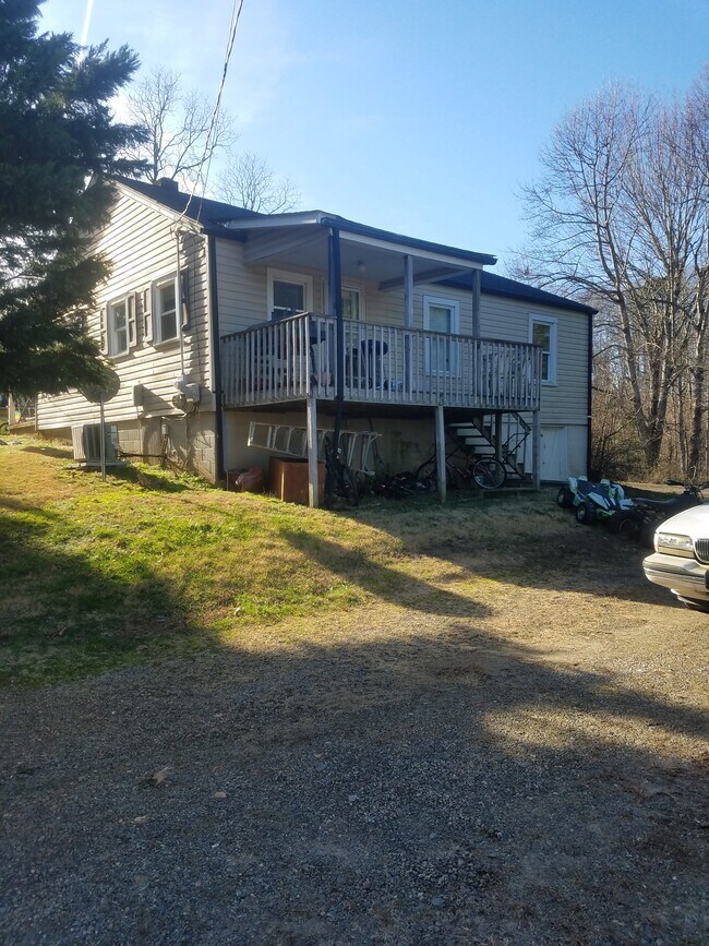 Building Photo - 570 McGlamery Rd