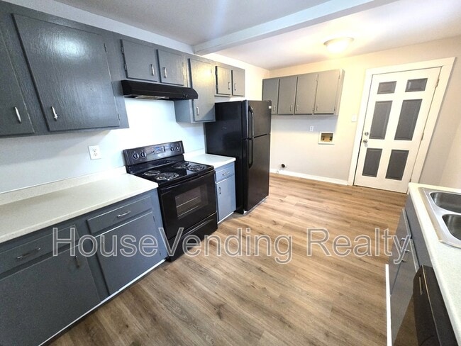 Foto del edificio - 812 Brewster Rd