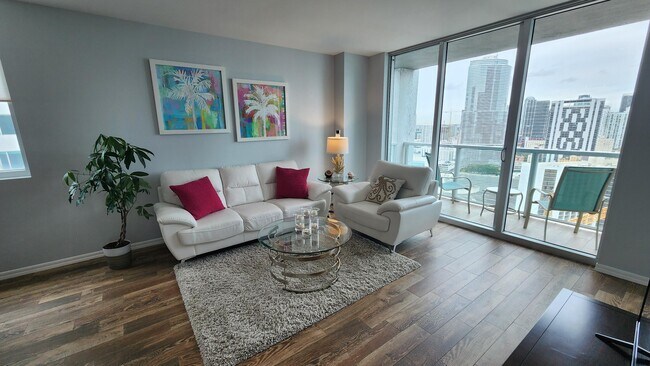 Building Photo - 500 Brickell Ave