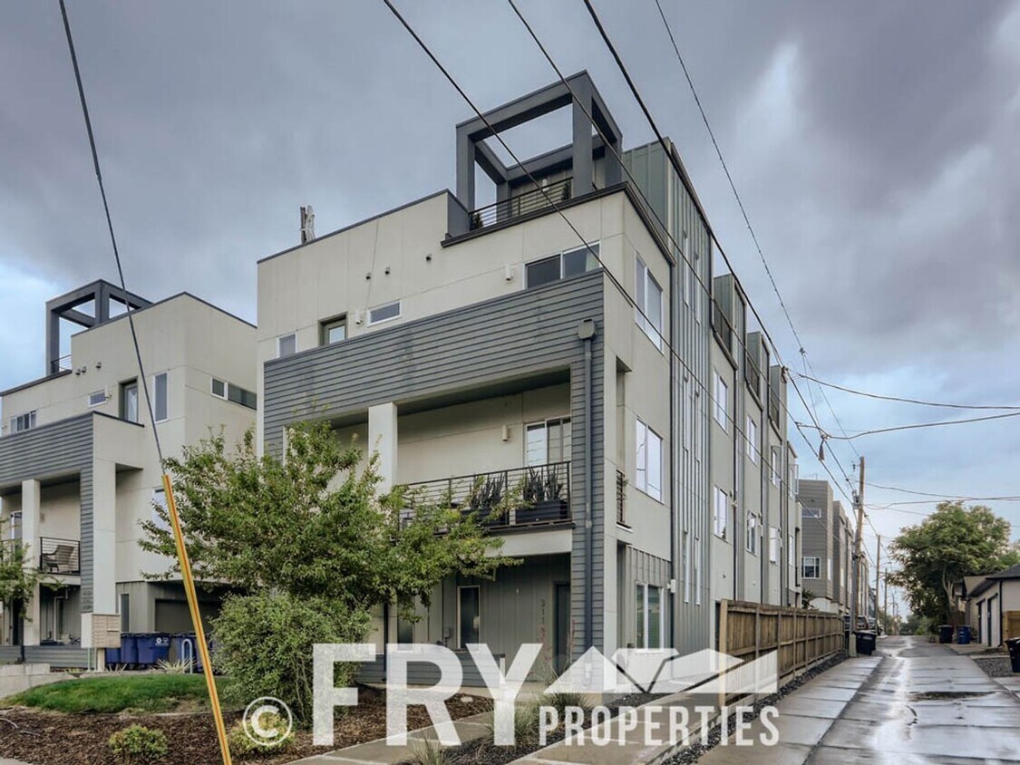 Primary Photo - Beautiful townhome in the Sloans Lake Neig...