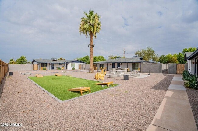Building Photo - 1156 E Tempe Dr