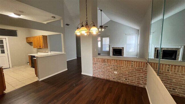 Foto del edificio - 14606 Town Hill Dr