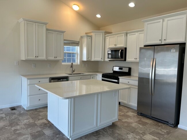 Foto del edificio - Stunning 4 bedroom 2.5 Bathroom Home in Ma...