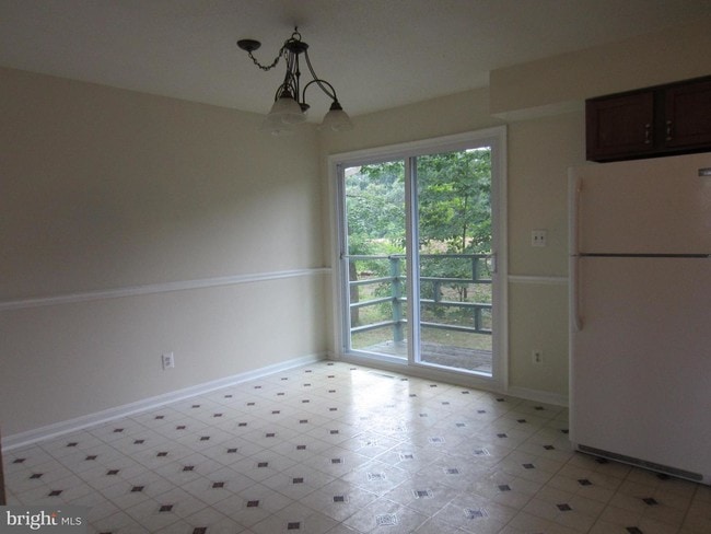 Building Photo - 14 Willow Ln