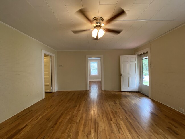Building Photo - 1807 House Ave