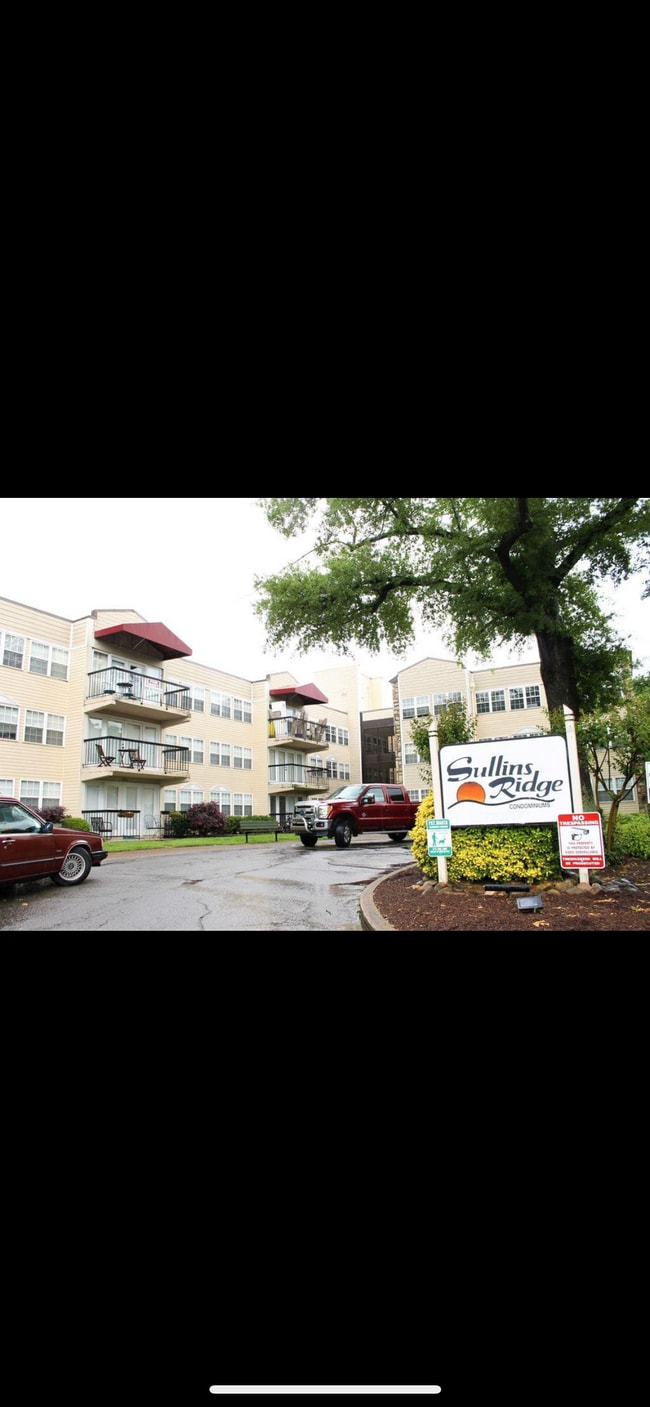 Building Photo - 2749 Sullins St