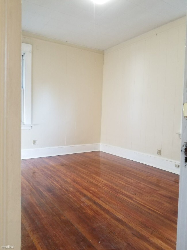 Building Photo - 2 br, 1 bath  - 11 Dorman St First Floor