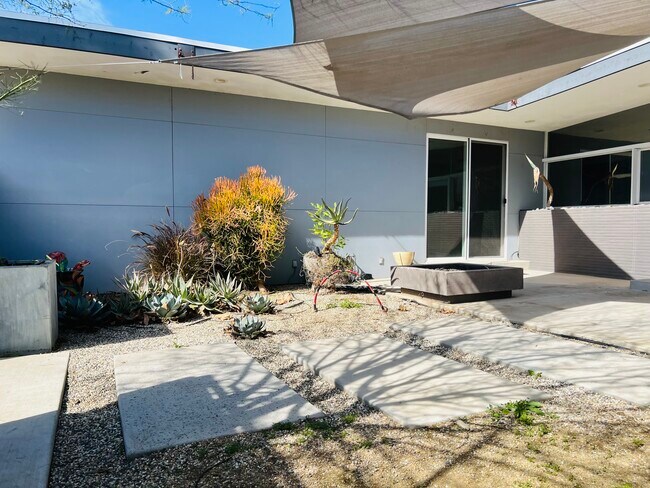 Foto del edificio - 5177 Carlingford Ave