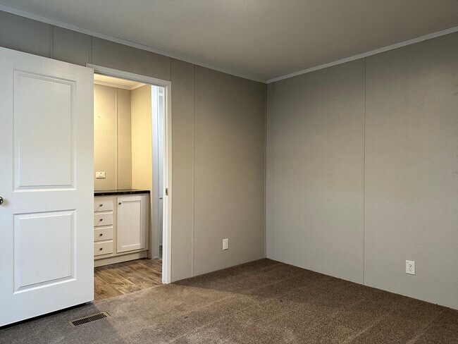 Building Photo - 127 Cardinal Ln
