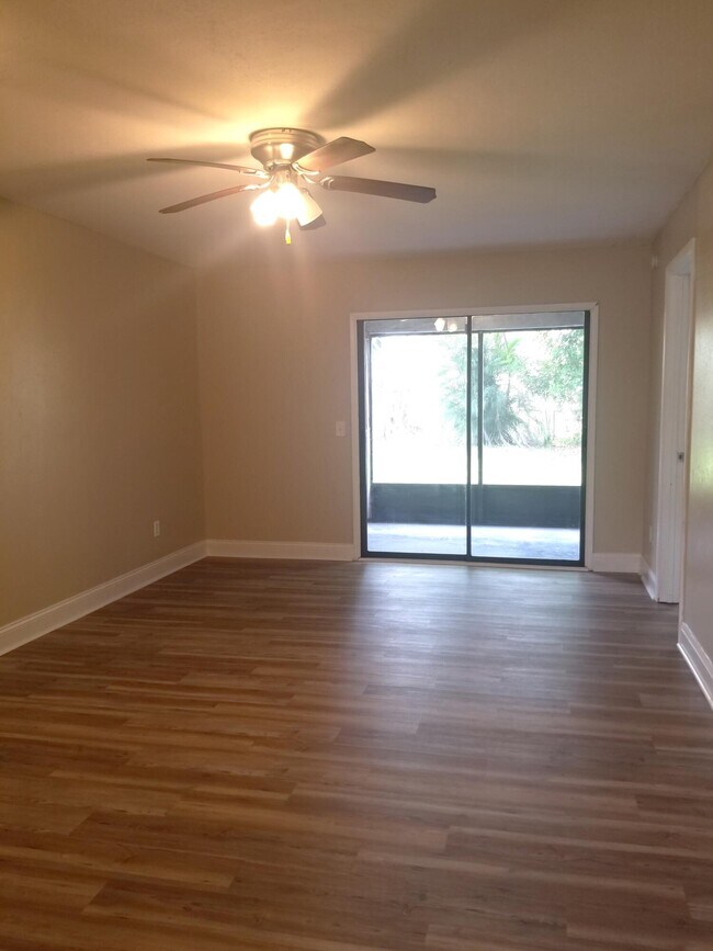 Building Photo - 605 Ixoria Ave