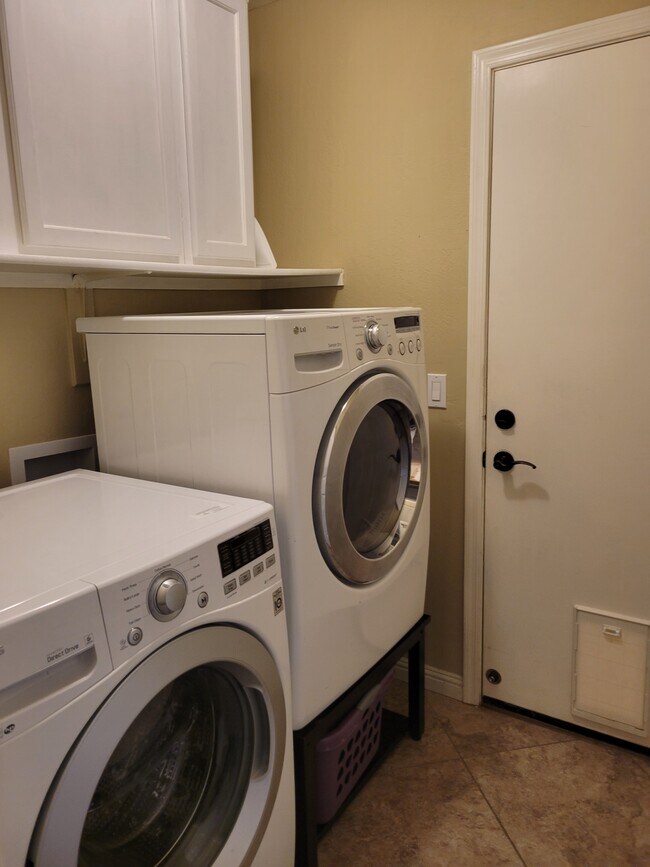 Building Photo - 4318 E Milton Dr