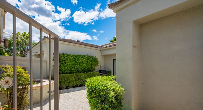 Building Photo - 54793 Oak-Hill
