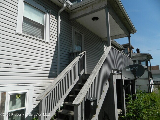 Building Photo - 826 Prospect Ave