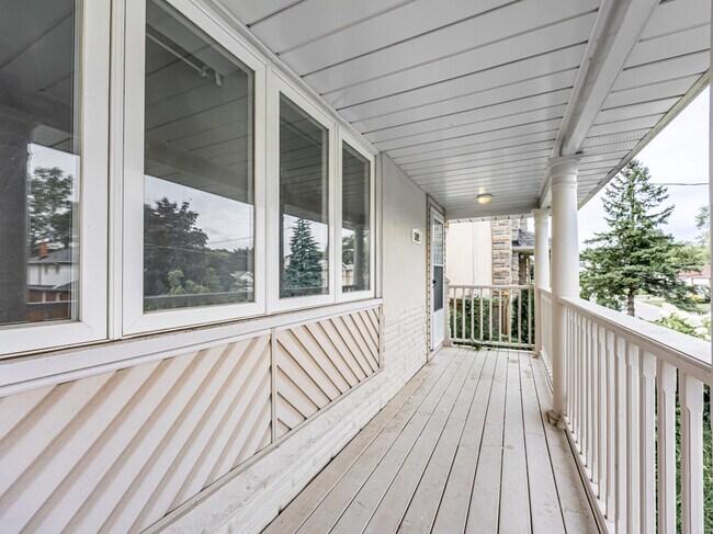 Photo du bâtiment - 122 Maybourne Ave