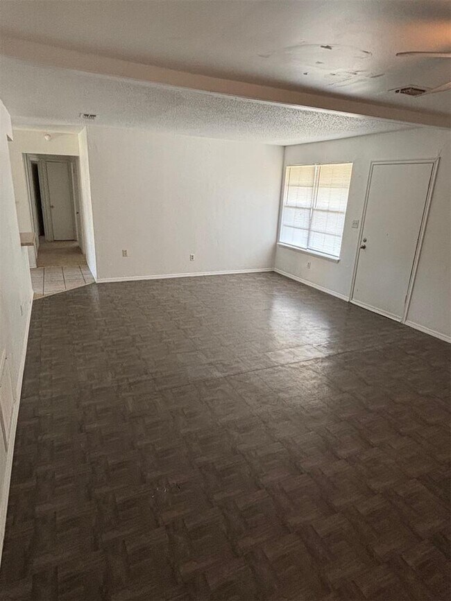 Foto del edificio - 744 N Markwell Ave