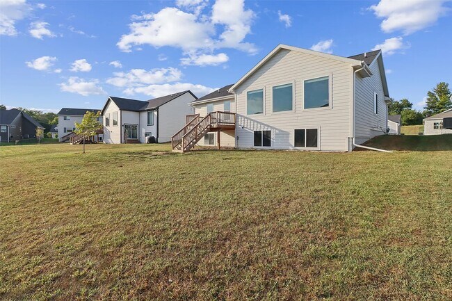 Foto del edificio - 520 Meadows Ct