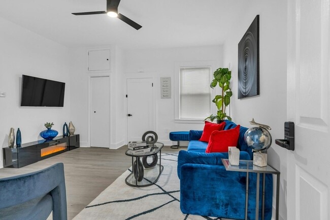 Building Photo - 68 Pine St