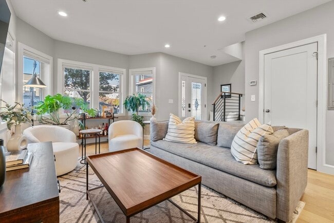 Building Photo - 50 Robey St