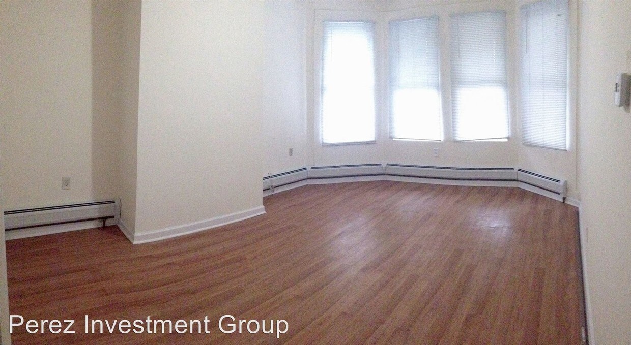 Foto principal - 83 Oak St