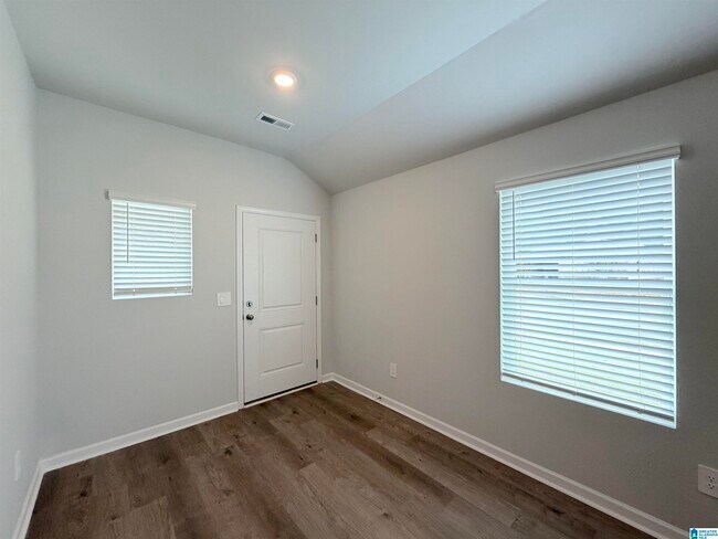 Building Photo - 155 CHALLENGER Way