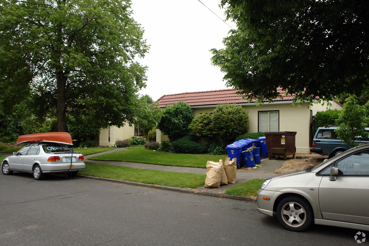 Primary Photo - Mahue Court