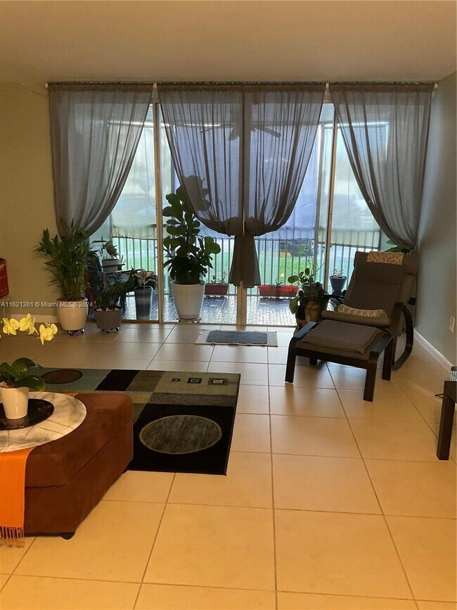 Foto del edificio - 1710 NE 191st St