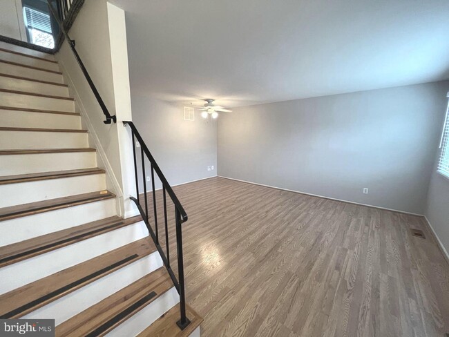 Building Photo - 462 Long Towne Ct