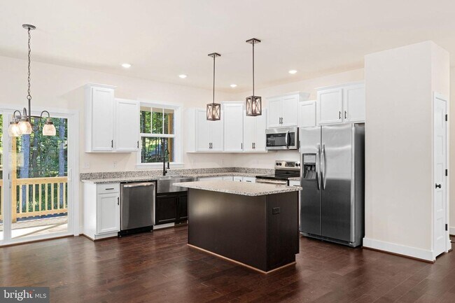 Building Photo - Adorable, Newer Home