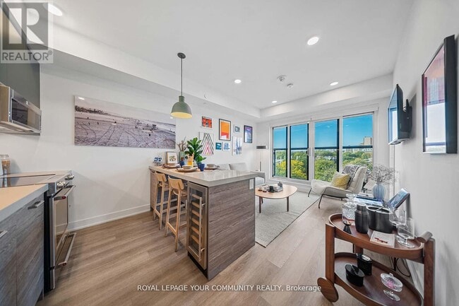 Building Photo - 484 Spadina Ave.