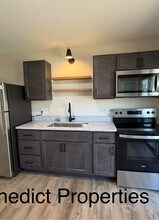 Building Photo - 31 E Maple St