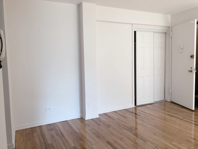 Building Photo - 3725 Blackstone Ave