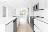 Foto principal - 2555 NE 193rd St