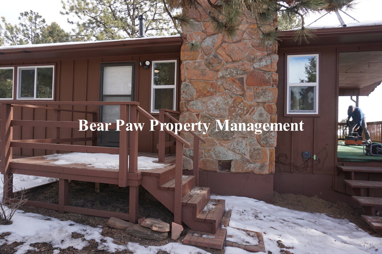 Foto principal - Home on 1.5 Acres in Beautiful Pine, CO!