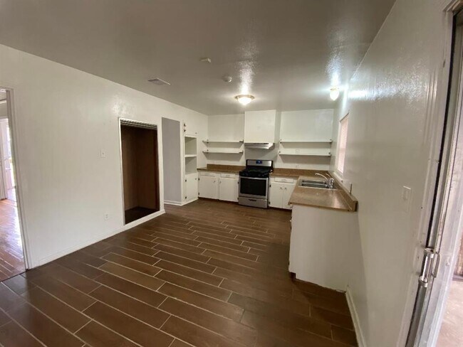Foto del edificio - 7543 Hereford St