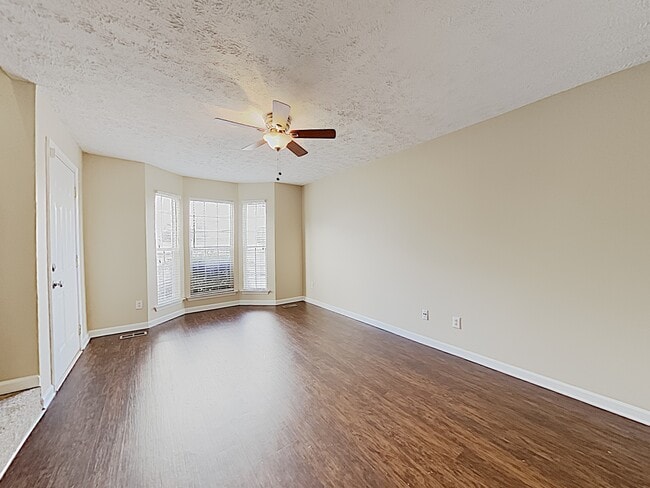 Building Photo - 280 Iris Dr