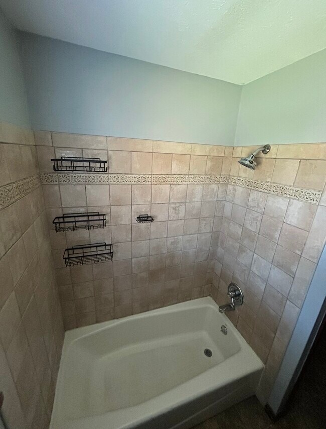 Foto del edificio - 6 Northtown Rd