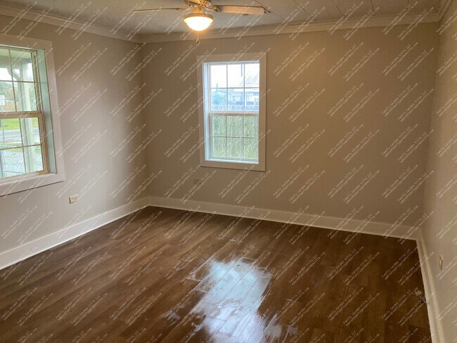 Building Photo - 1854 Ridgefield Ave