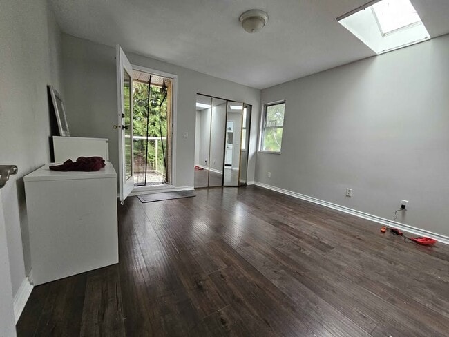 Photo du bâtiment - 1318 Ross Rd