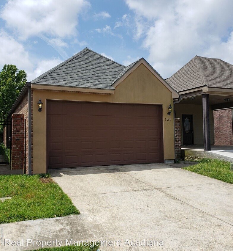 Primary Photo - 3 br, 2 bath House - 323 chimney rock