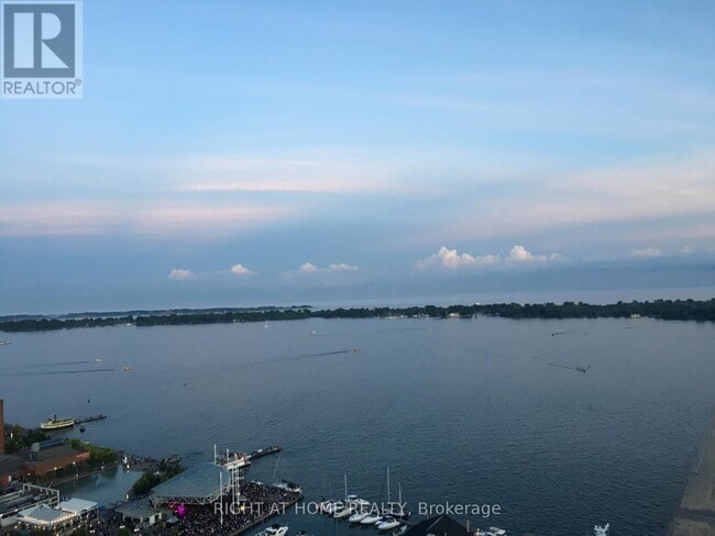 Building Photo - 270 Queens Quay W