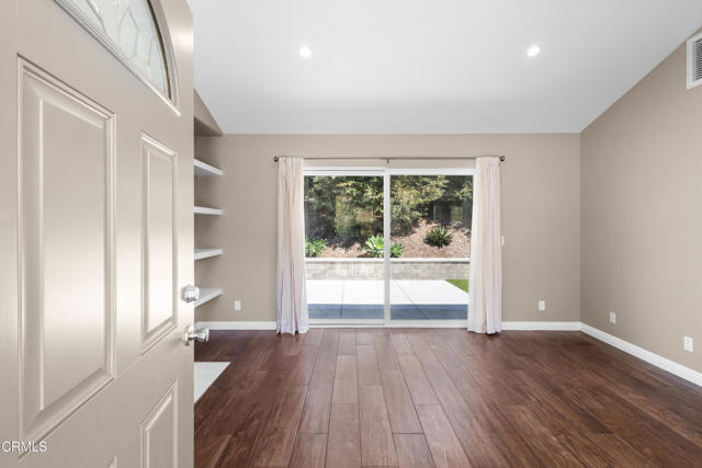 Foto del edificio - 239 Ramona Pl