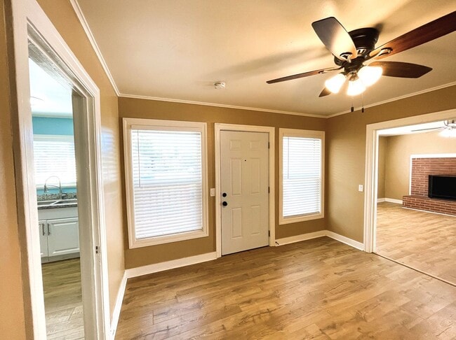 Foto del edificio - 5250 Whispering Creek Dr