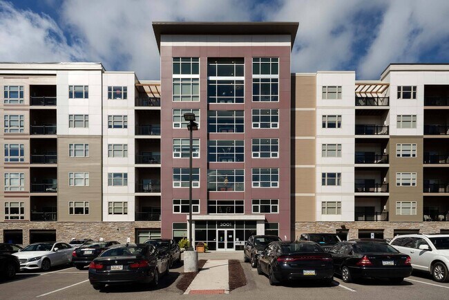 Foto del edificio - Cosmopolitan Apartments