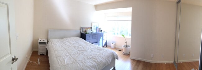 Master bedroom (Photo from prior tenancy, shown for layout) - 137 Temescal Cir