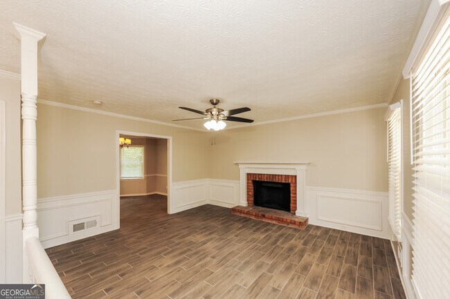 Building Photo - 634 Joel Dr