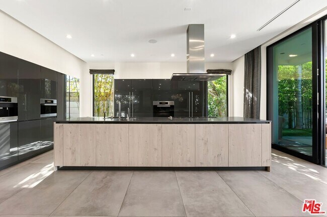 Foto del edificio - 853 N Kilkea Dr